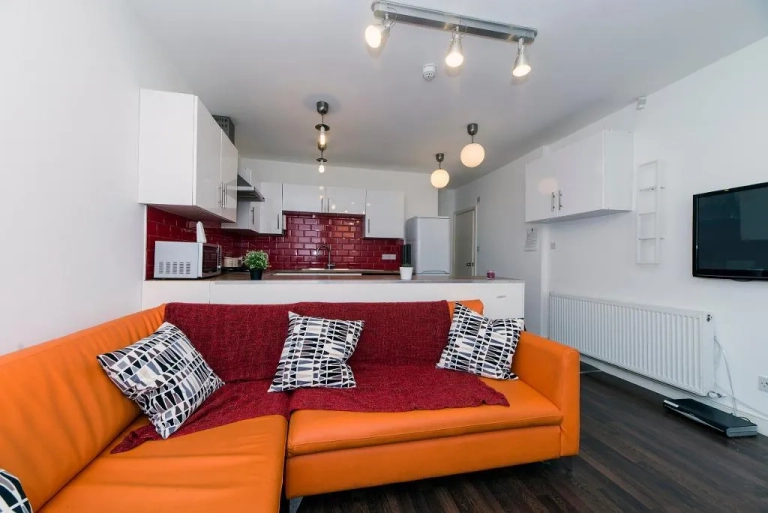 6 bed terraced house to rent
