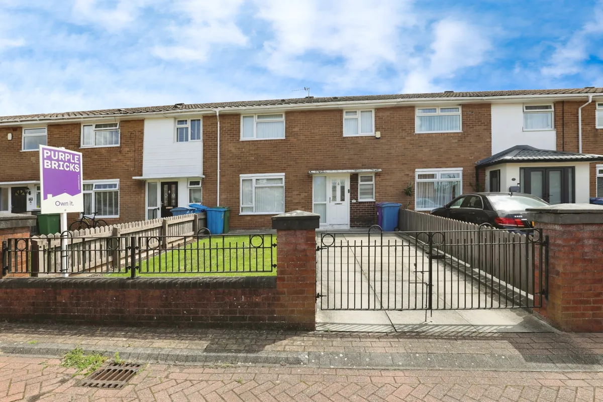 3 bed terraced house for sale — photo 1 of 2