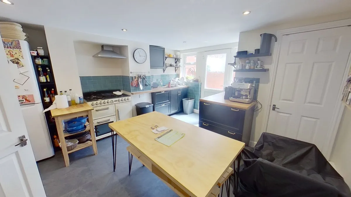 Charming 2-Bedroom Detached Home with Garden — photo 1 of 1