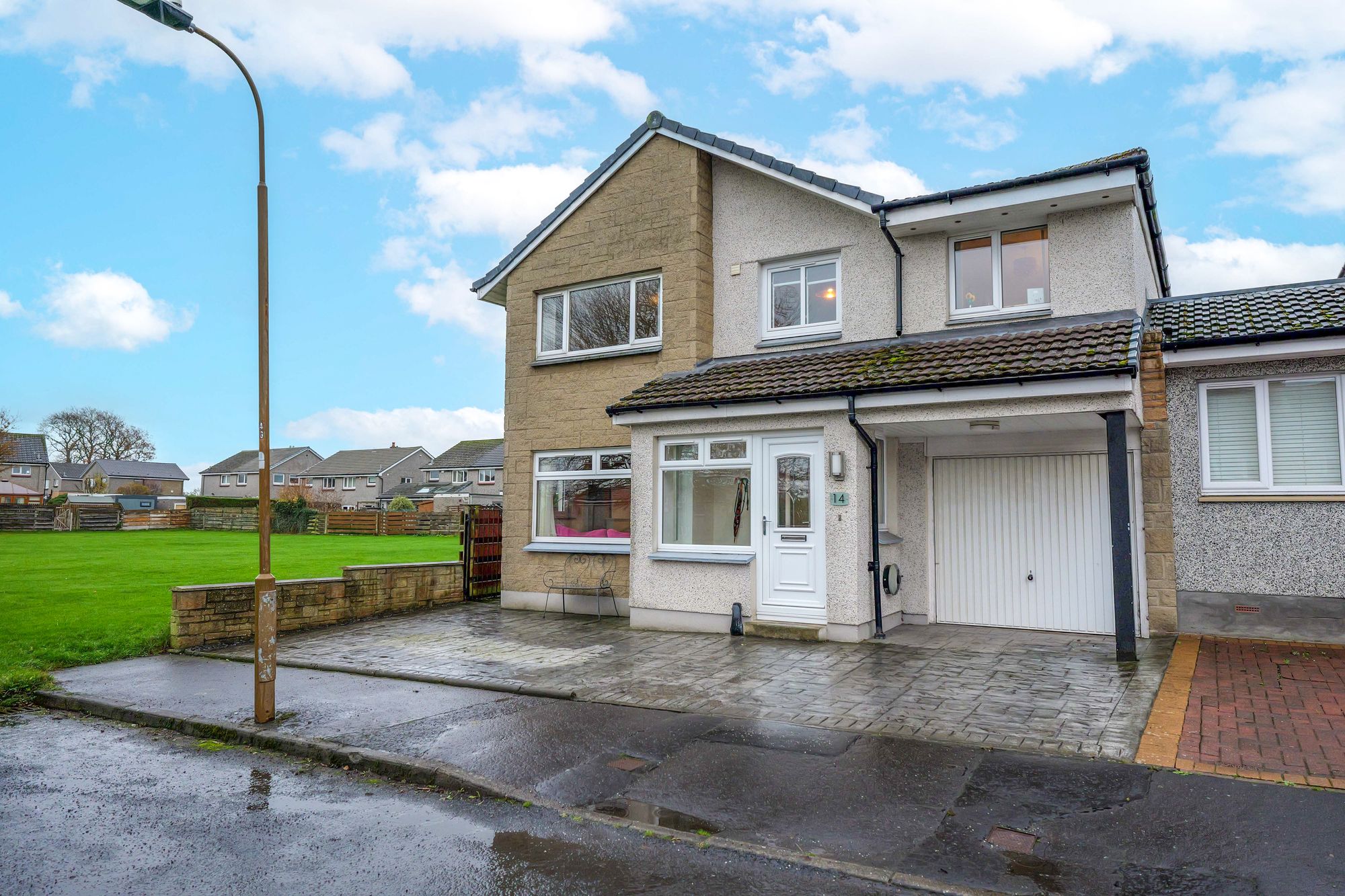 4 bed detached for sale in EH28 Newbridge, EH28 — photo 1 of 1