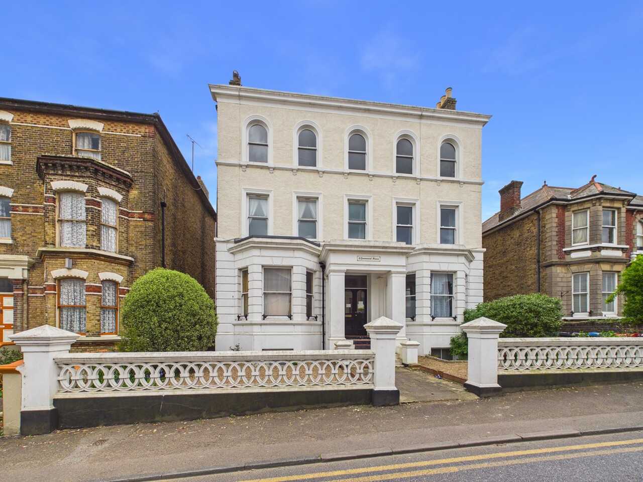 2 bed flat for sale in Broadstairs, CT10 — photo 1 of 1