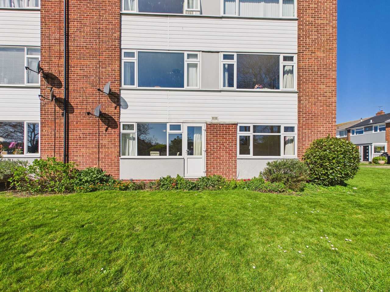 2 bed flat for sale in Broadstairs, CT10 — photo 1 of 1