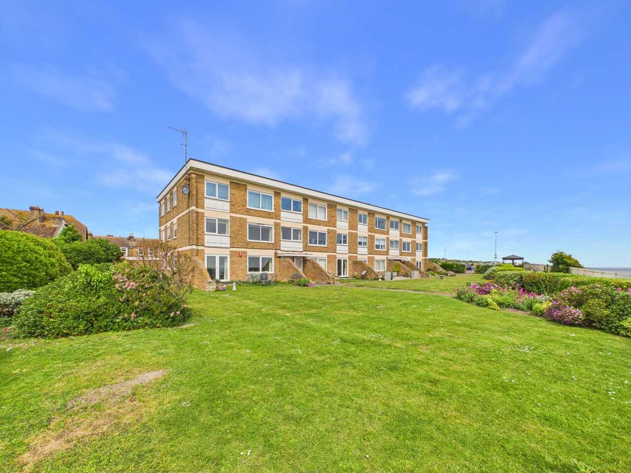 2 bed flat for sale in Broadstairs, CT10 — photo 1 of 1