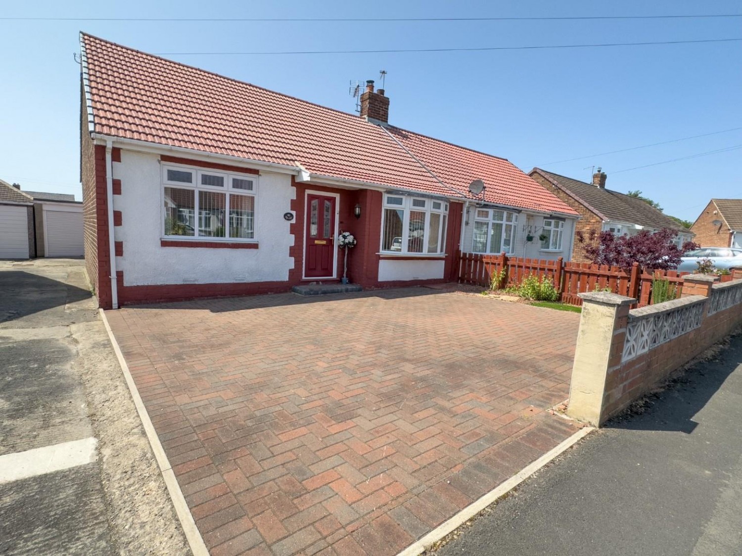 2 bed bungalow for sale in Houghton Le Spring, DH4 — photo 1 of 8