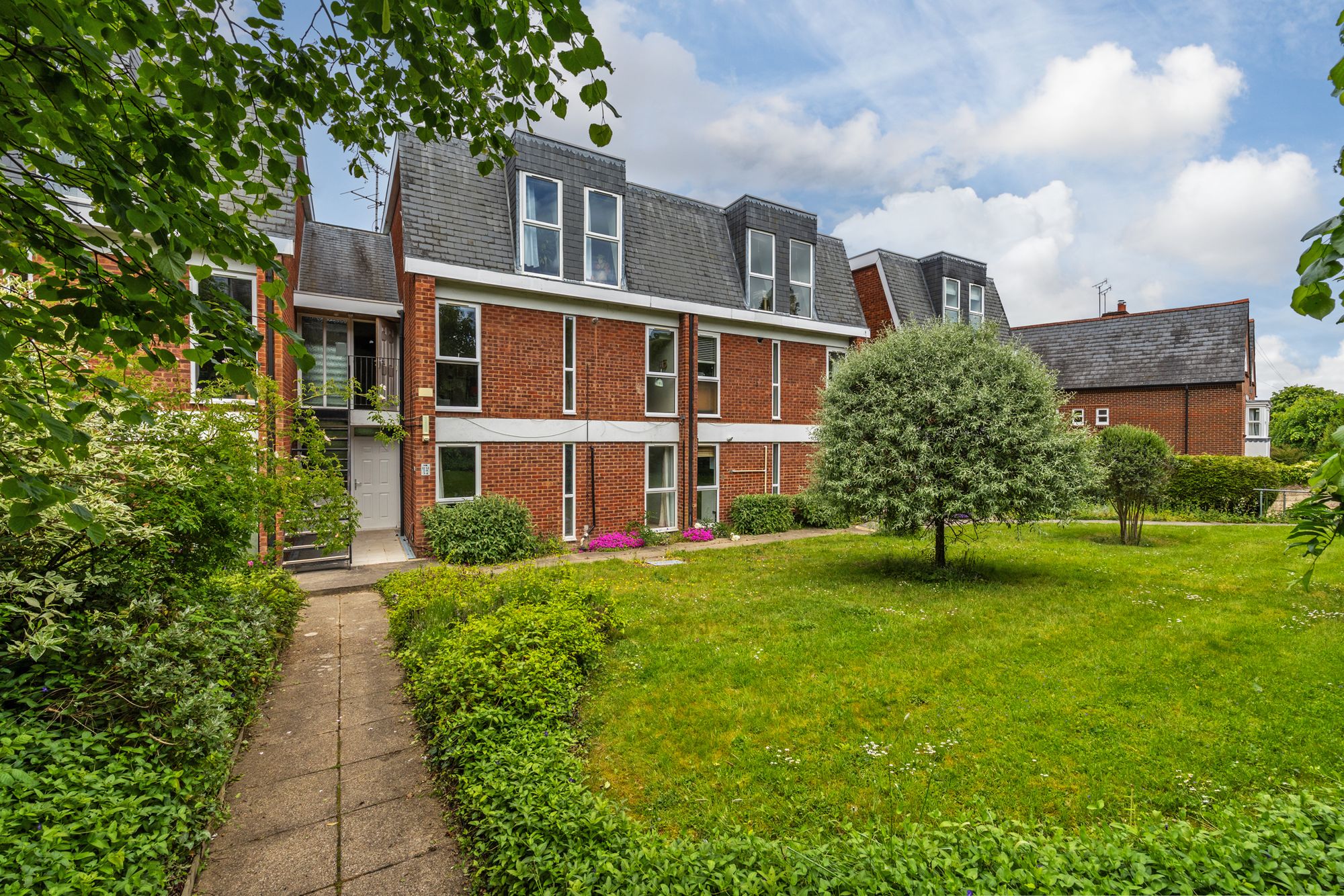 2 bed flat for sale in SO22 Winchester