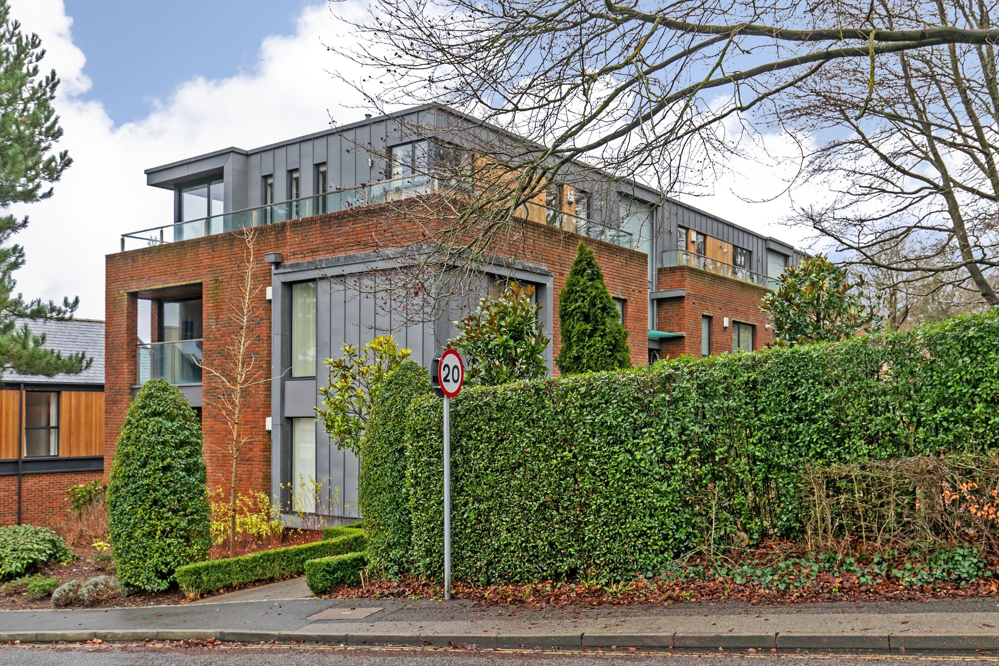 2 bed flat for sale