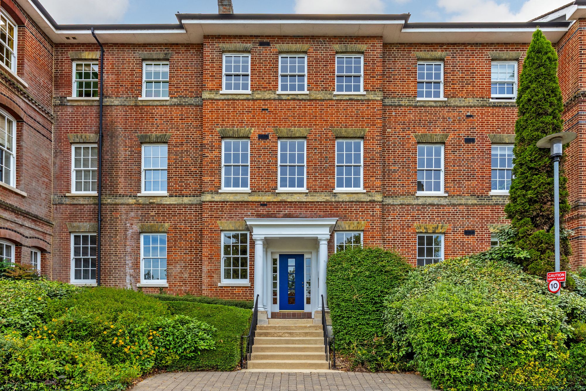 2 bed flat for sale