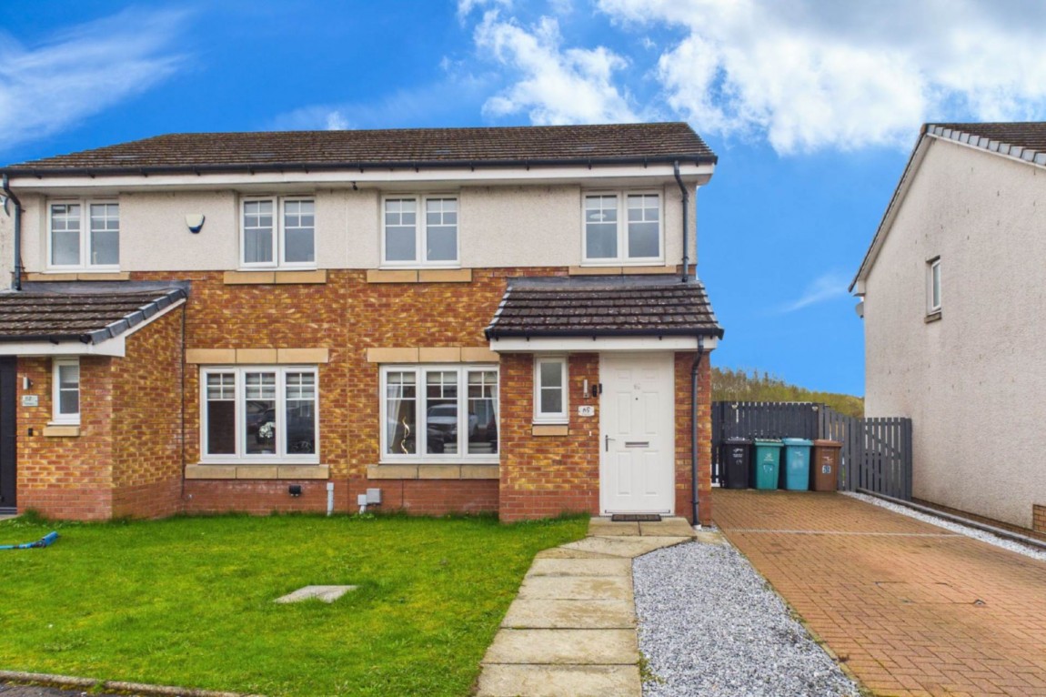 3 bed semi-detached for sale in Shankly