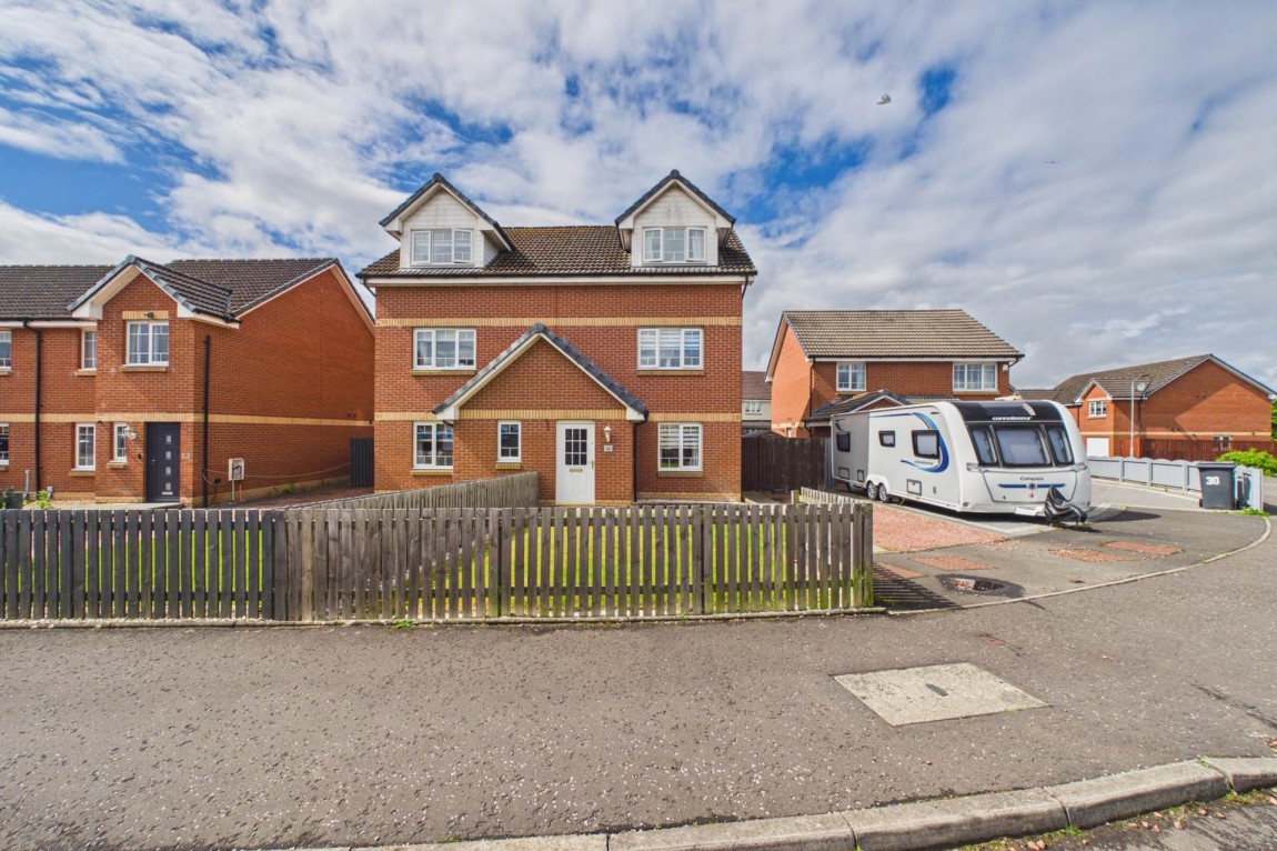 3 bed semi-detached for sale in Andrews