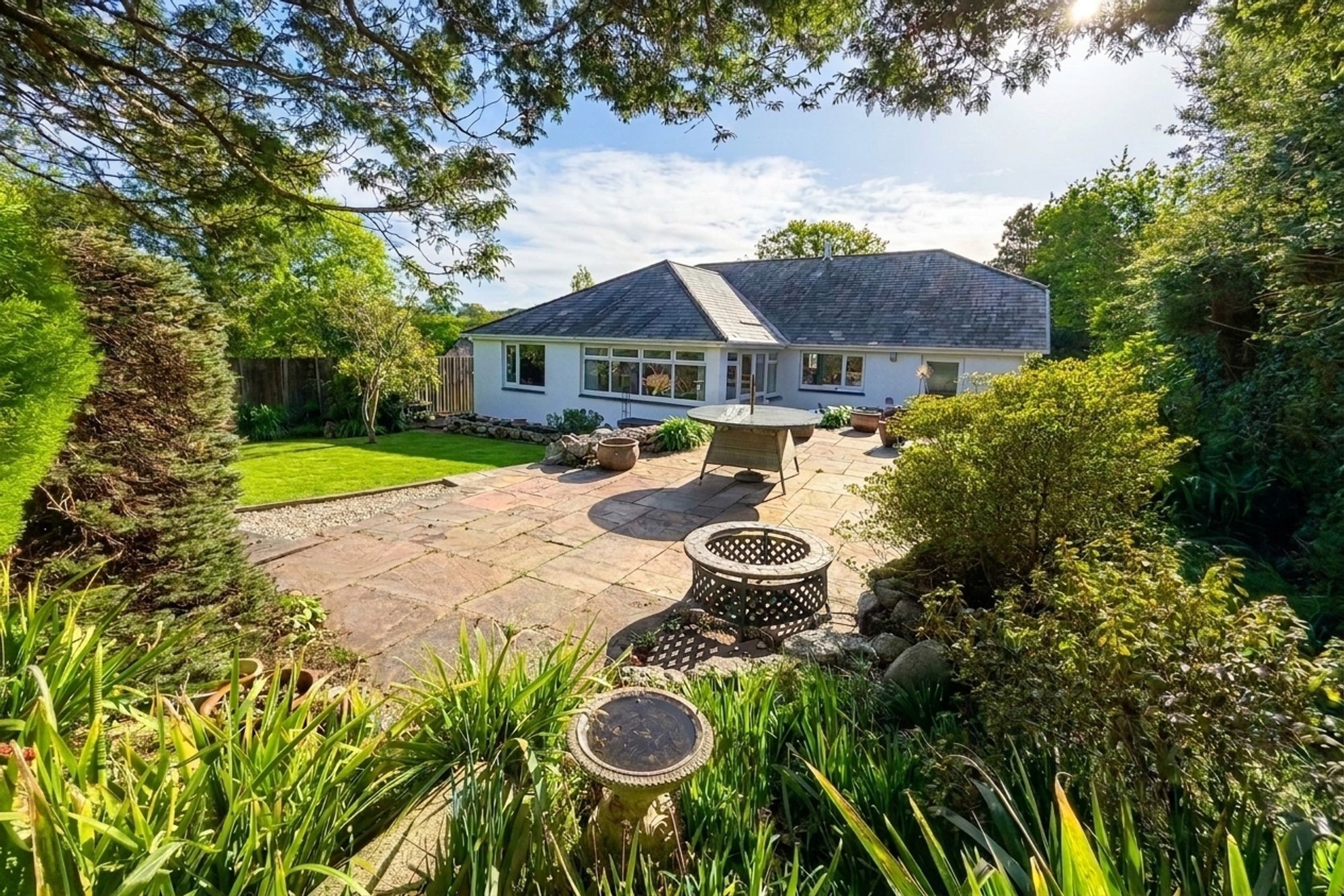 4 bed bungalow for sale in Falmouth