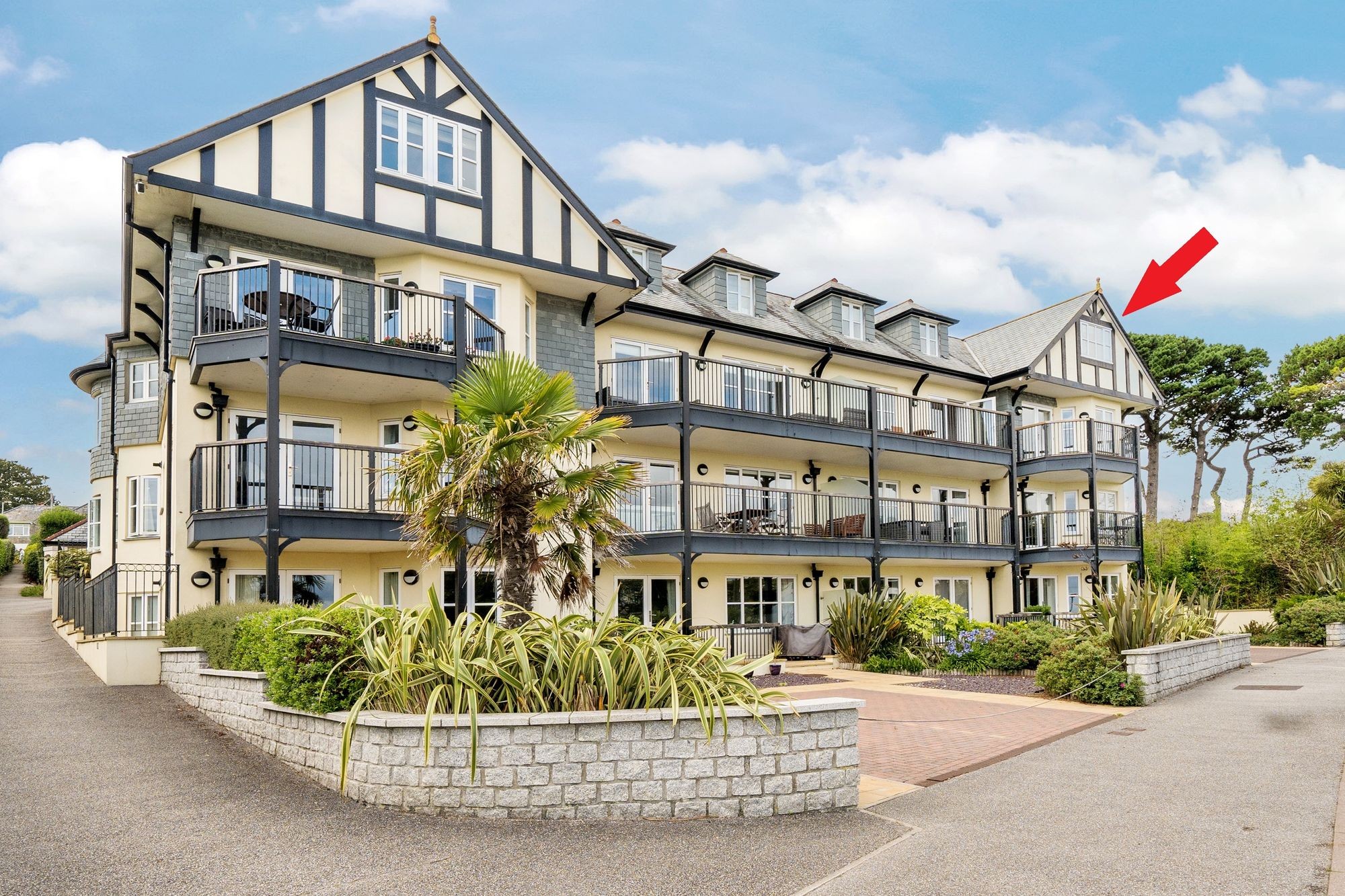 4 bed flat for sale in Falmouth