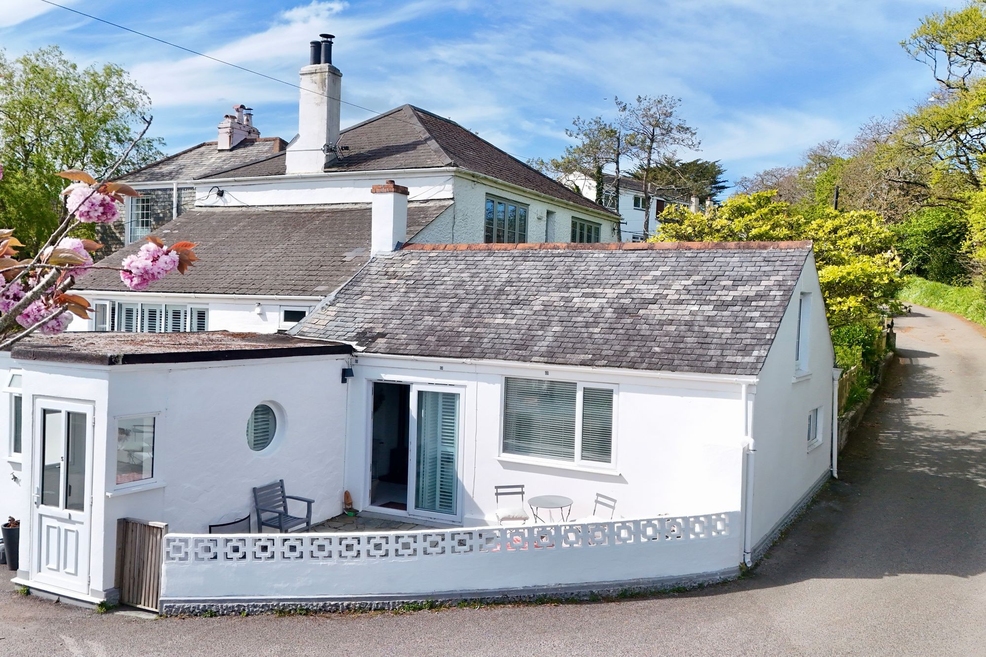 2 bed bungalow for sale in Falmouth