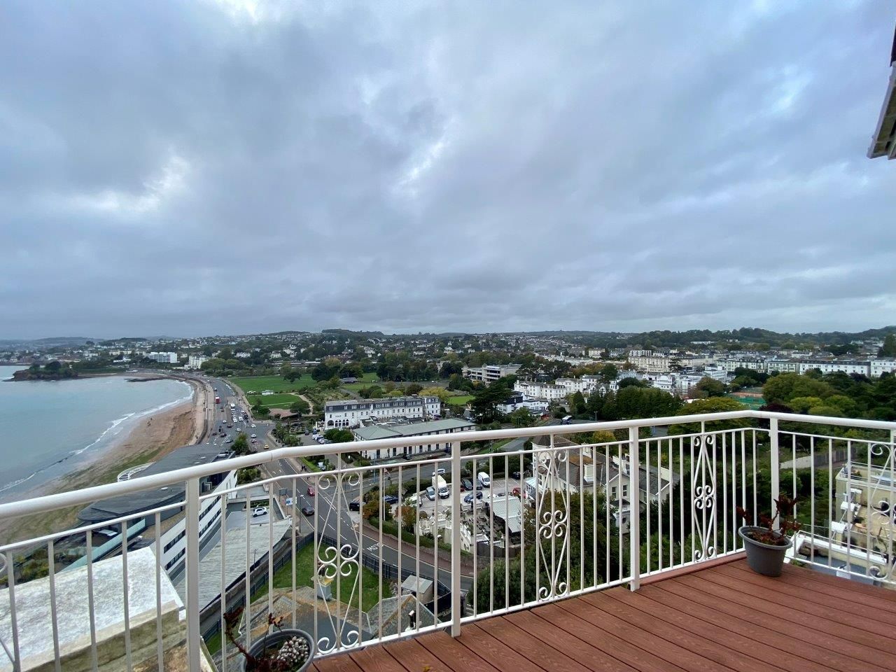 2 bed flat for sale in Torquay