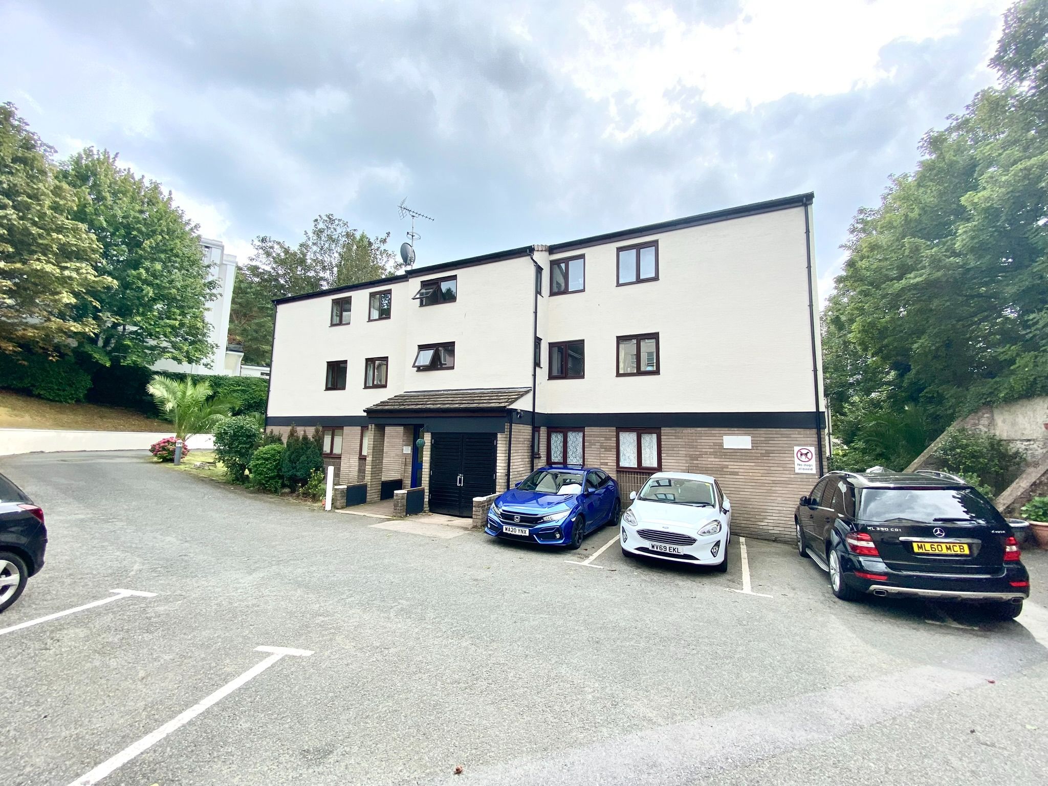 2 bed flat for sale in Torquay