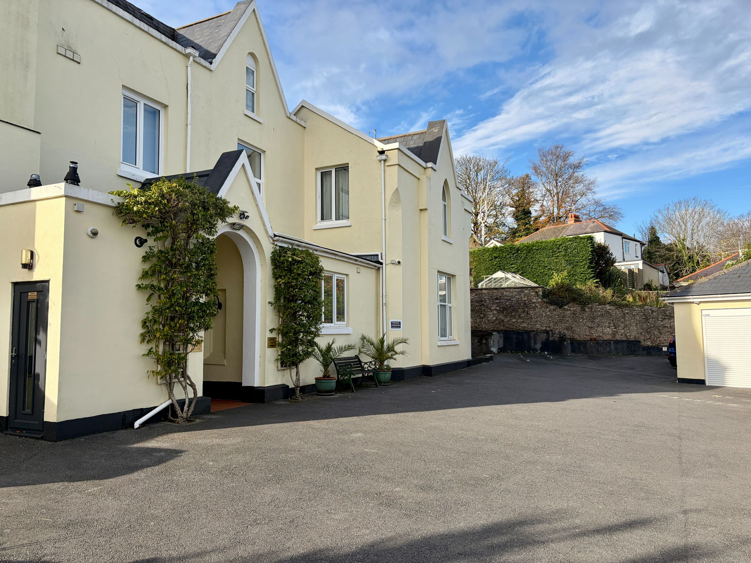 2 bed flat to rent in Torquay