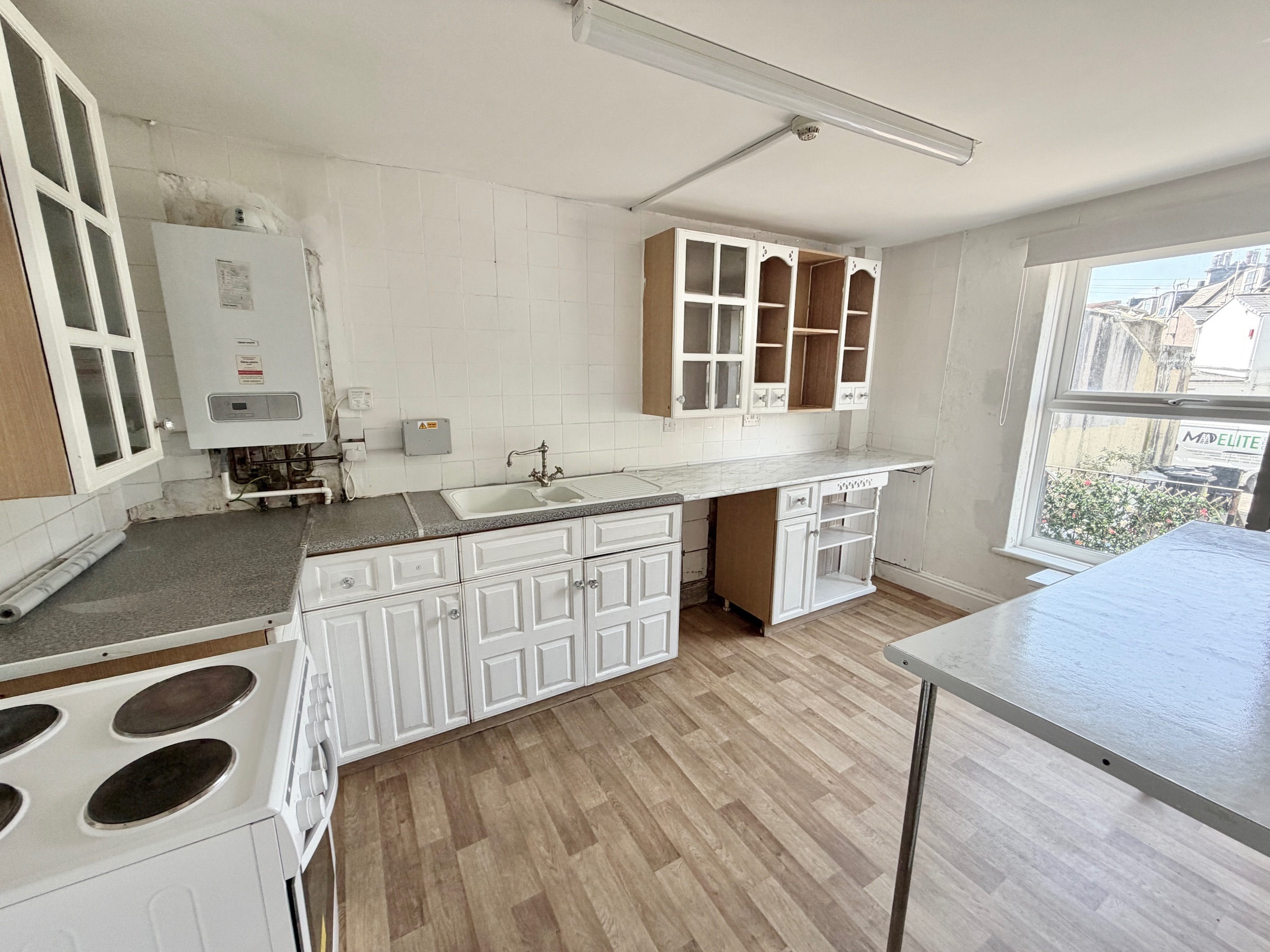 2 bed flat to rent in Torquay