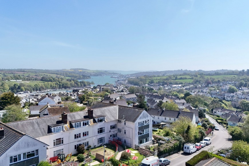 2 bed flat for sale in Penryn
