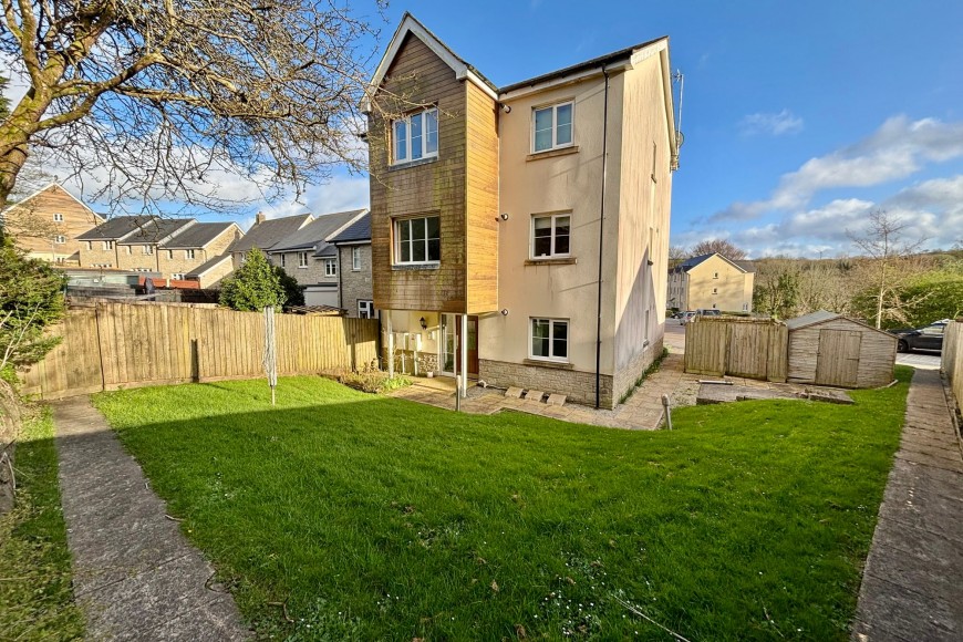 2 bed flat for sale in Penryn