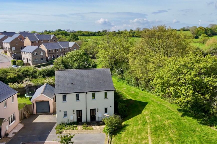2 bed property for sale in Falmouth