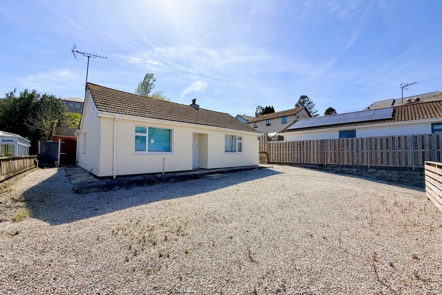 2 bed bungalow for sale in Penryn
