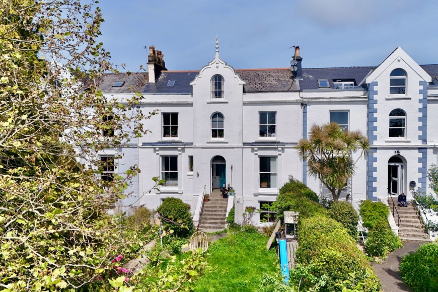 2 bed flat for sale in Falmouth